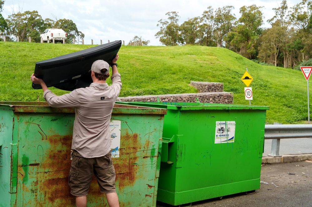 Sorting at the facility: reuse and recycling first